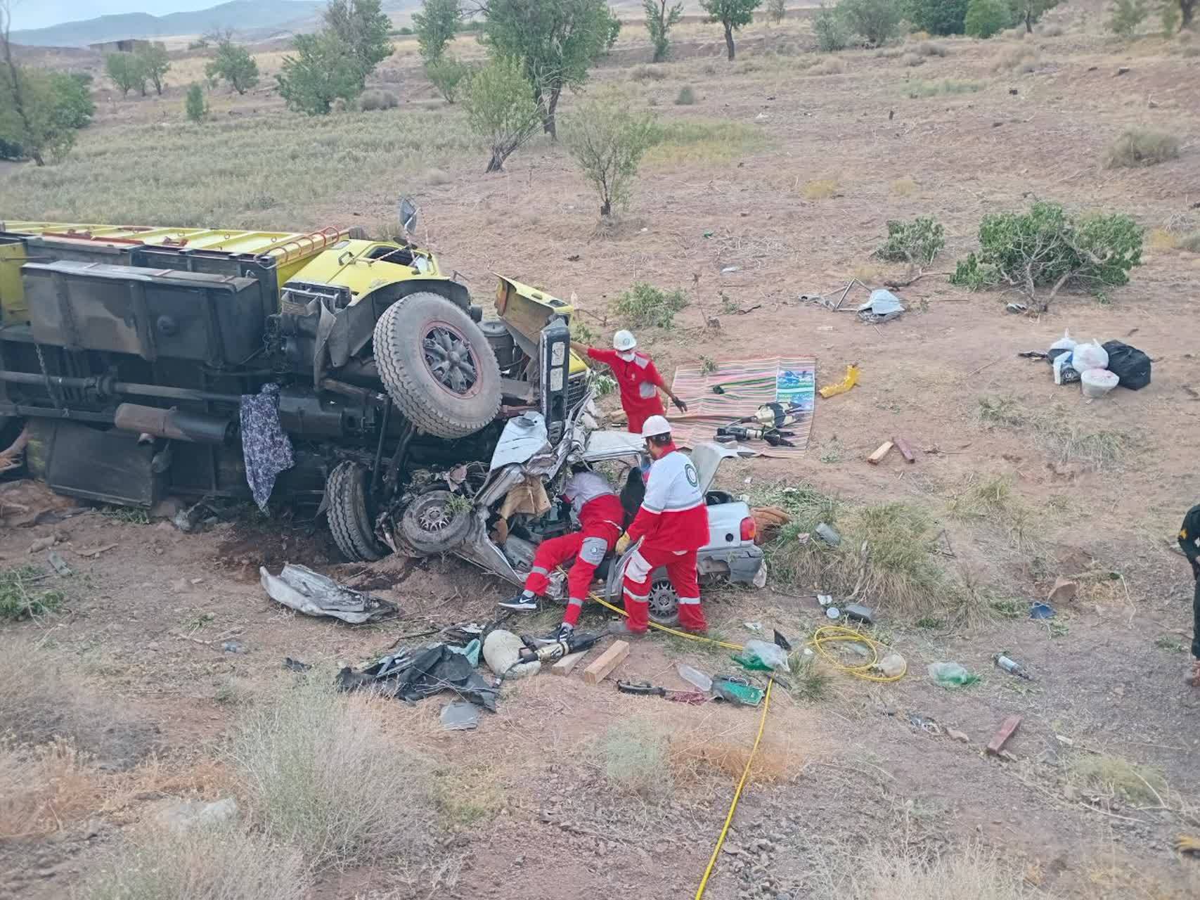 ۱۲ مصدوم و ۴ جانباخته در دو تصادف جادهای استان اصفهان