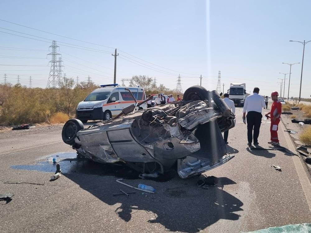 واژگونی پژو ۴۰۵ در کرمان با ۱۰ مصدوم و ۲ جانباخته