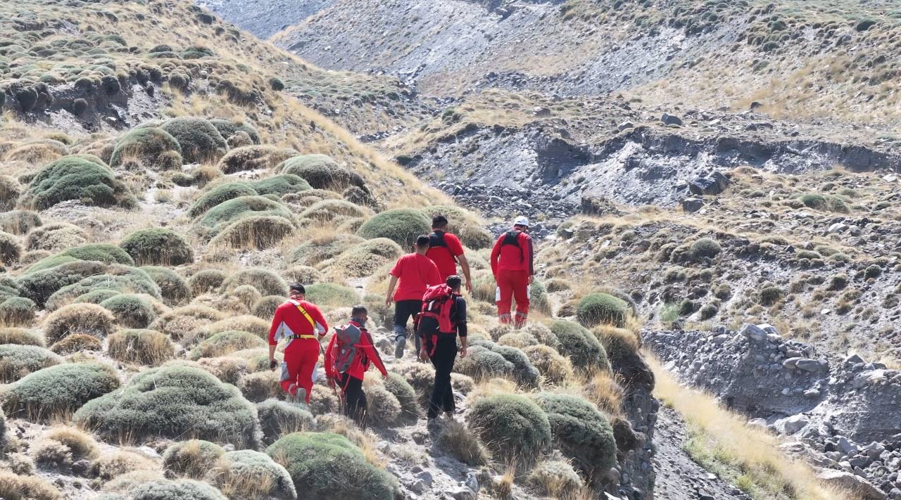 تداوم جستوجوی گسترده تیمهای عملیاتی واکنش سریع هلالاحمر برای یافتن کوهنورد ۶۷ ساله در دماوند