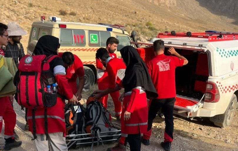 امدادرسانی تیم واکنش بانوان هلالاحمر به کوهنورد مصدوم در ارتفاعات کوه رنگرزی تنگ صیاد
