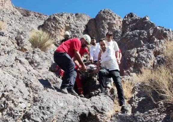 نجات کوهنورد گرفتار در ارتفاعات سنسولآباد با تلاش نجاتگران هلالاحمر