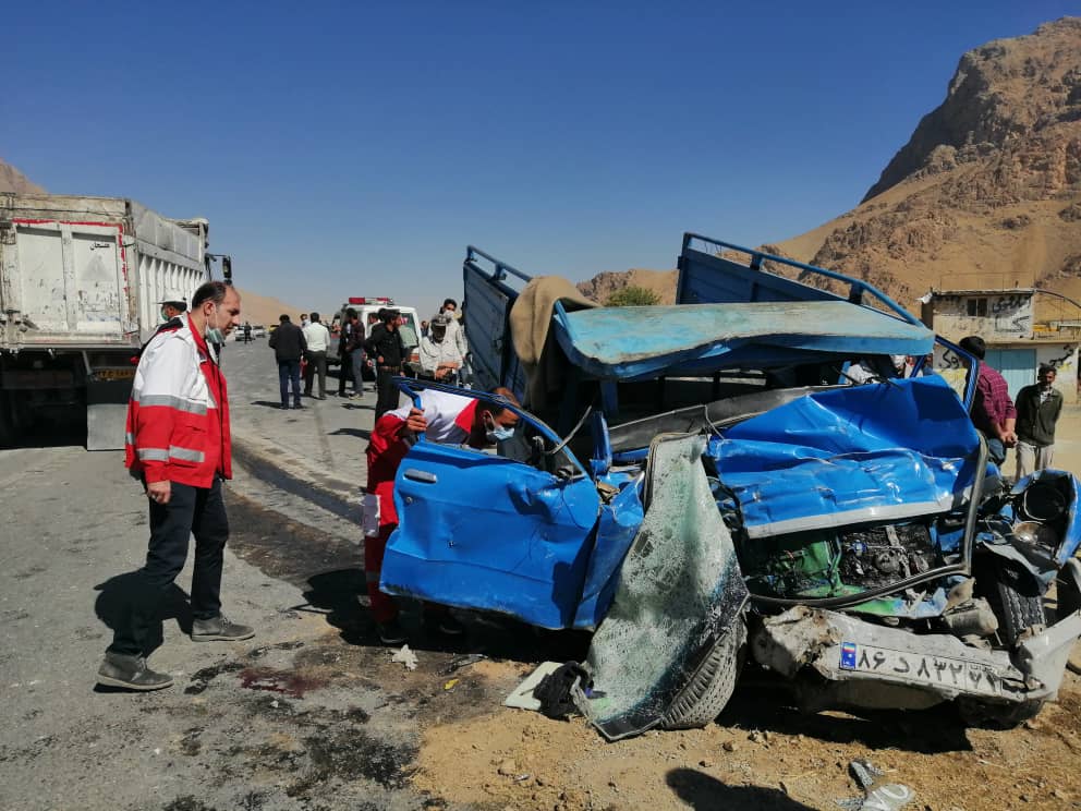 برخورد کامیون با نیسان