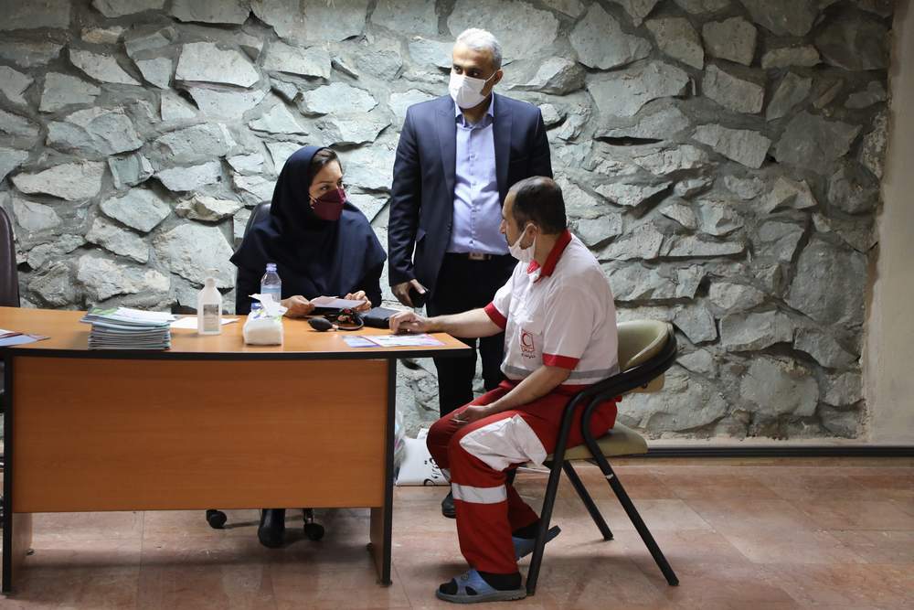 پایش سلامت پرسنل سازمان امداد و نجات توسط کادر درمان مجتمع دارویی درمانی هلال ایران