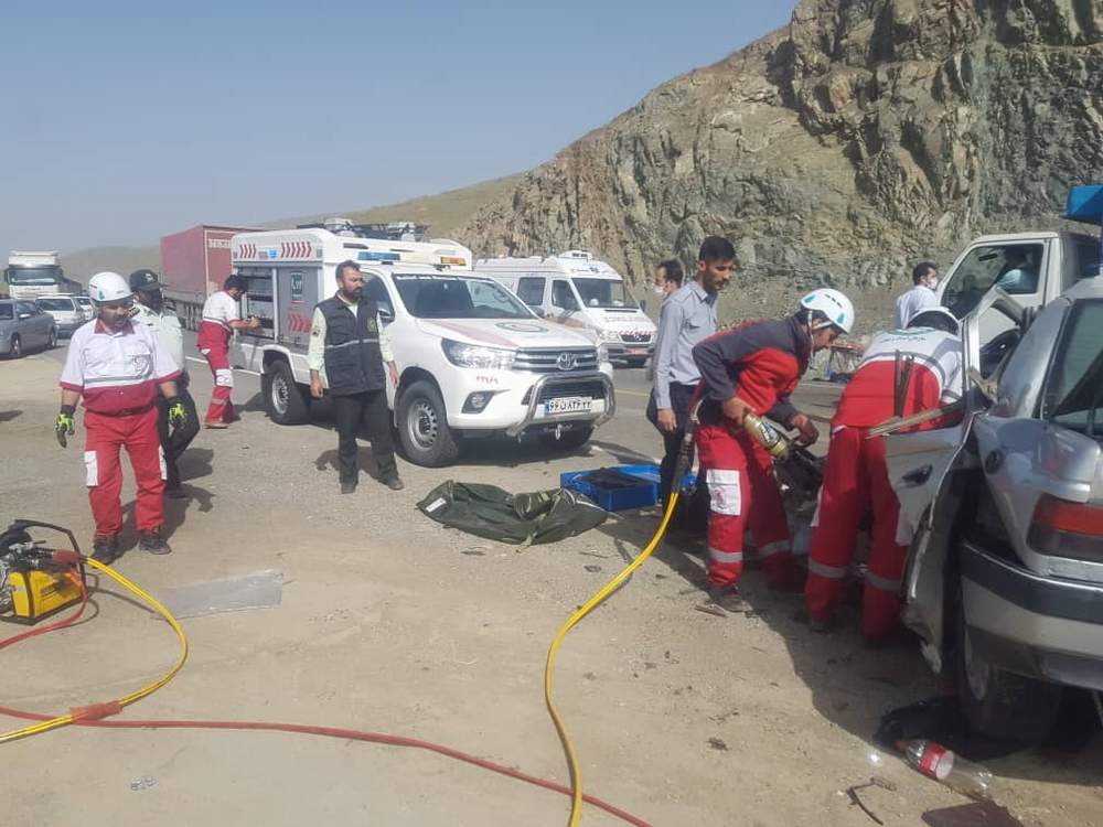 ✓ برخورد شدید پژو ۴۰۵ با آمبولانس در جادههای کردستان ۵ مصدوم و ۳ فوتی برجای گذاشت